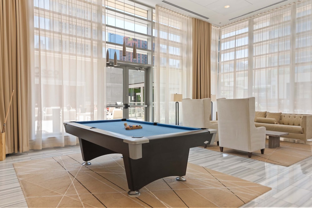 West Loop Grand Penthouse 3BR Best Views