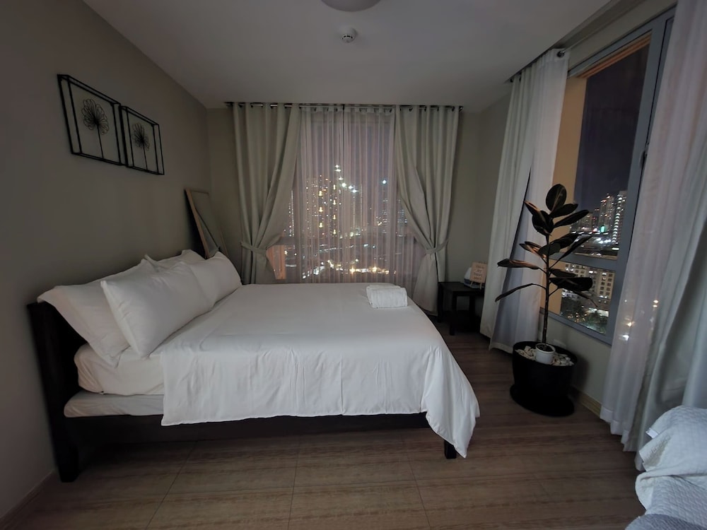 Cozy 1BR Condo in Mandaluyong City With City Skyline View