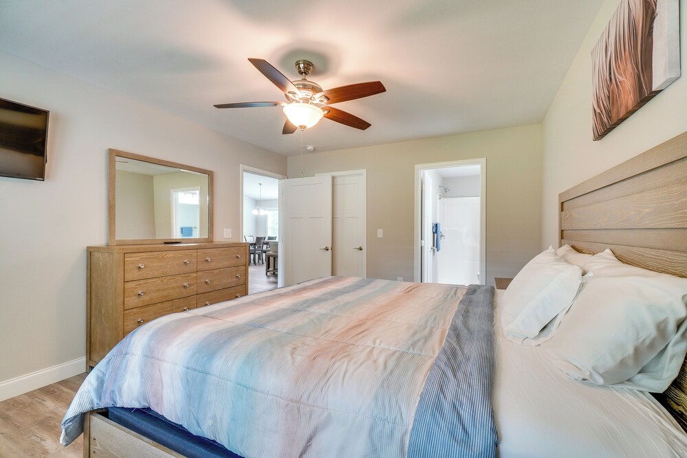 Wraparound Porch: Home Near Dtwn Crossville!