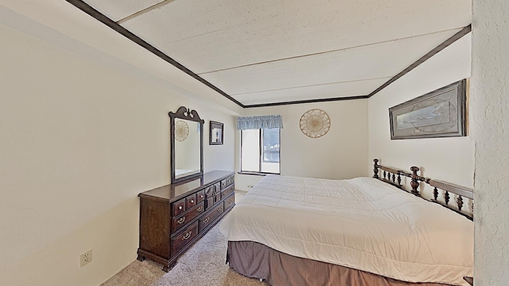 Comfortable Cozy 2 Bedroom Condo with Loft! view 4