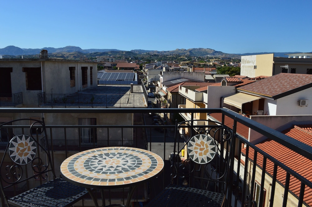 Emerella Guest House Siderno Beach