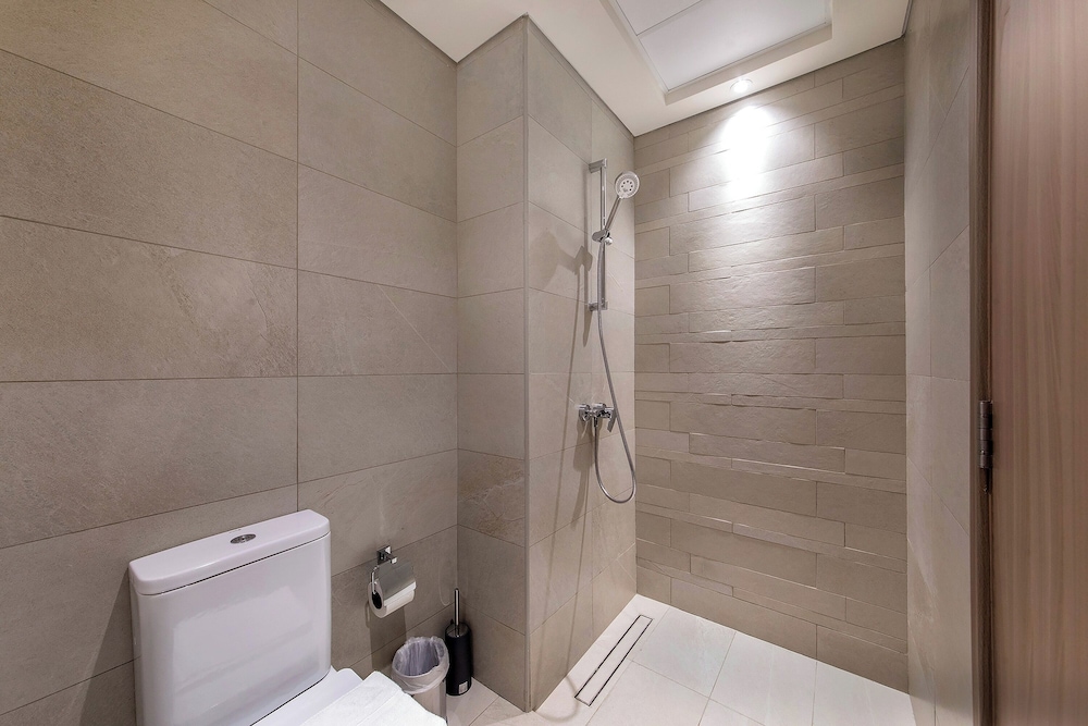 Lovely Studios at Azizi Riviera