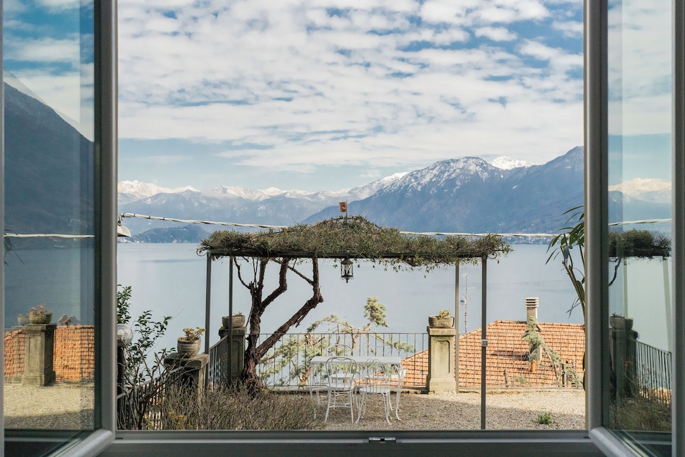 Lakeview Apartments by Rent all Como