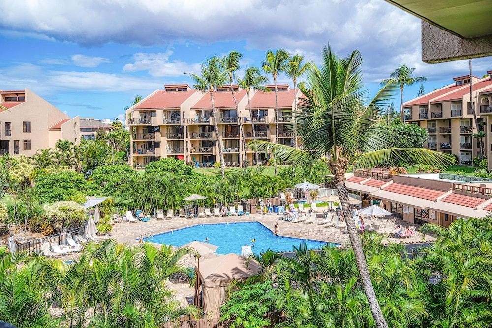 Kamaole Sands 6-303 - Courtyard and Ocean Views From Renovated 3rd Floor Condo