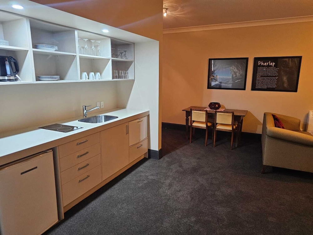 Gateway Motor Inn