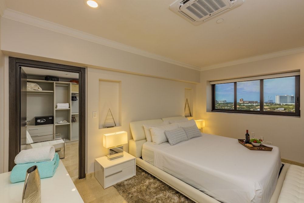 Palm Aruba Condos