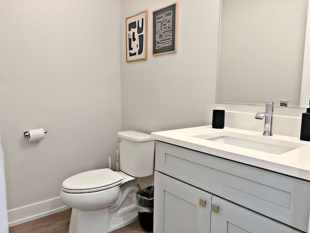 Modern 4BR with Parking - WV rep 4