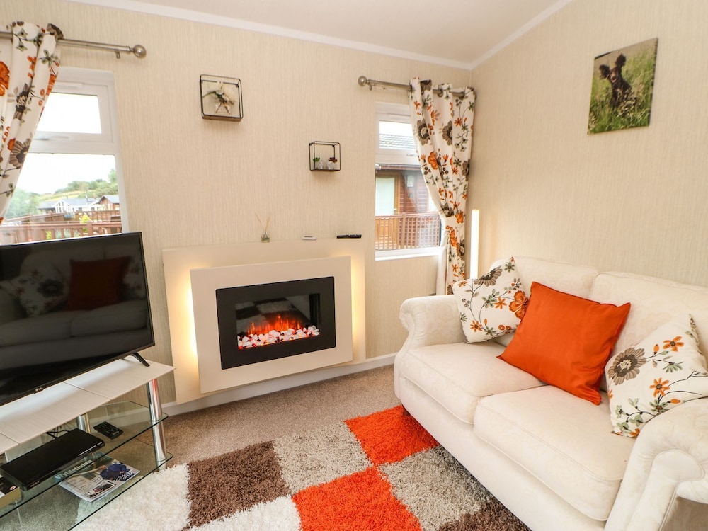 10 Poppy Lodge