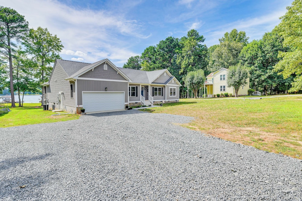 Waterfront Lake Anna Home: Winter Family Escape! view 2