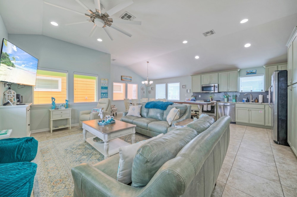 Reel Life Dreams by Avantstay Pool Near Beach
