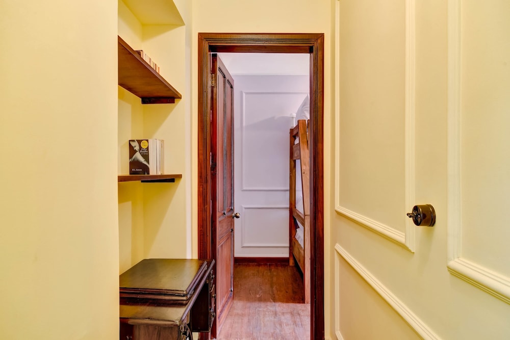 Chic 4BR Getaway in Vibrant La Candelaria