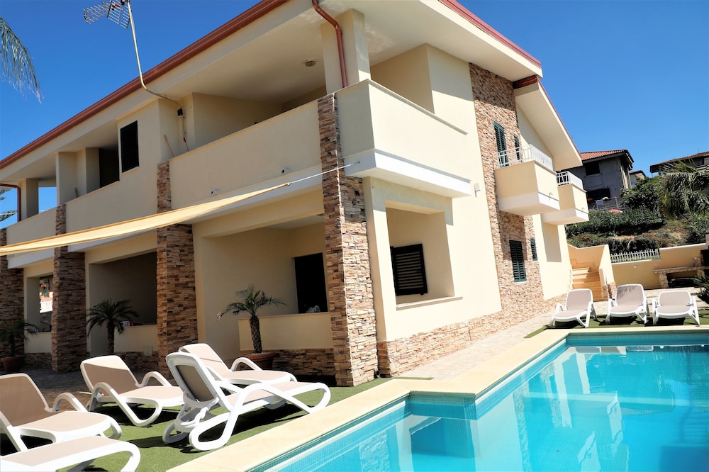 Villa Paglianiti - Your Family Residence