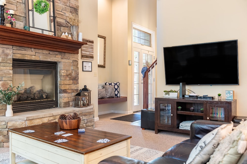 Highland Hideaway by Avantstay Group Poconos Retreat w Patio Game Room