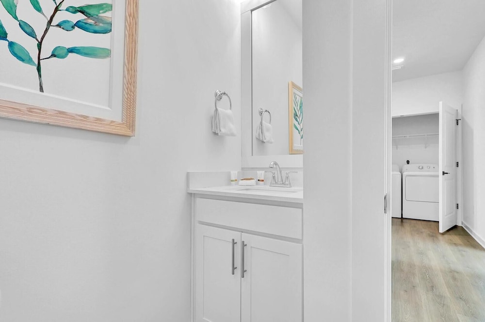 3bd/2.5ba Home w/ Amazing Bay View & Pool view 4