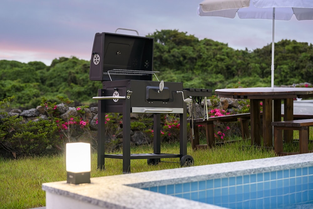 Gimnyeong stonewall Private Pool Villa