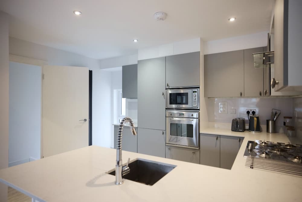 The Kingswood Place - Modern 2bdr With Terrace