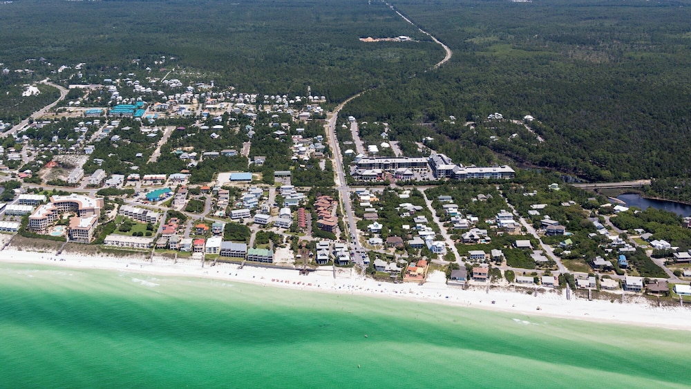 Coastal 3BR Condo With Pool & Shuttle : Snowbird Friendly!