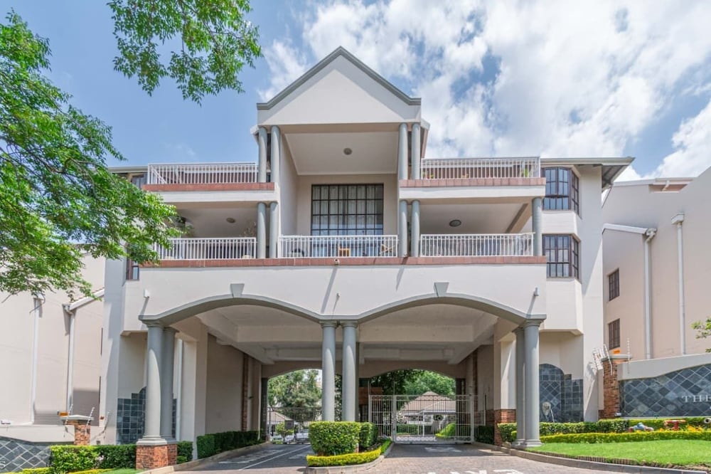 Peaceful Sandton Townhouse in Gated Community