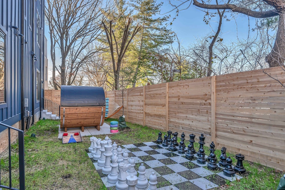 Twin Homes Hot Tub Rooftop Game Zone at Nashville