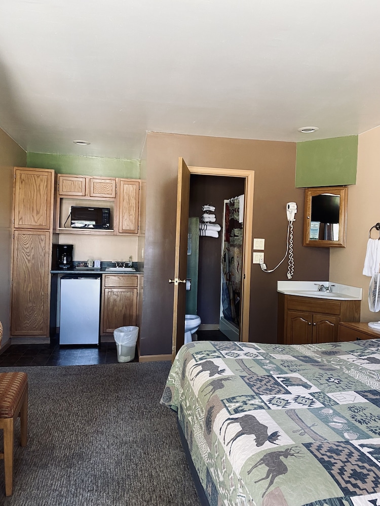 Moosehead Lodge & Cabins