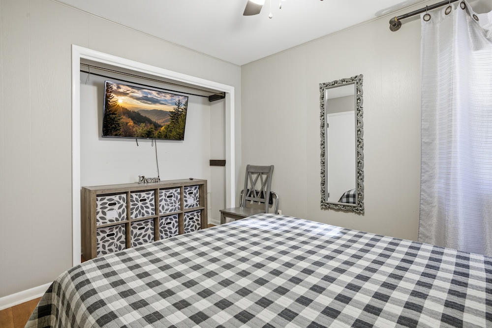 Smokin' Blue Villa 3 Bedroom Home