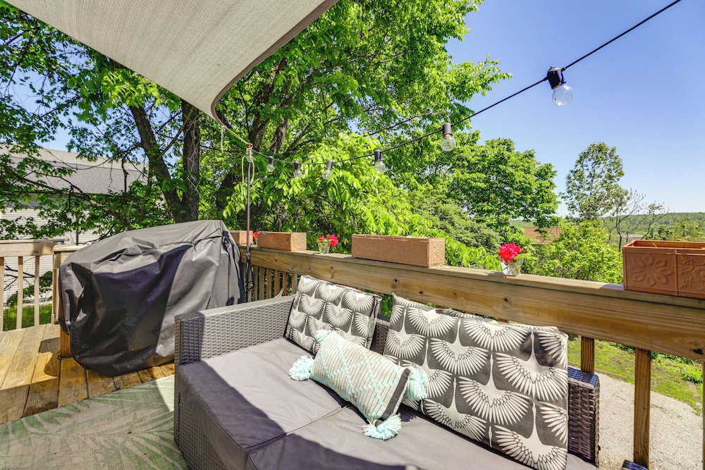 7 Mi to Dtwn: Charming Couple's Cove in Cincinnati