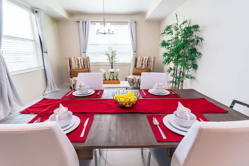 Beautiful Decor 2BR Apartment Near Disney