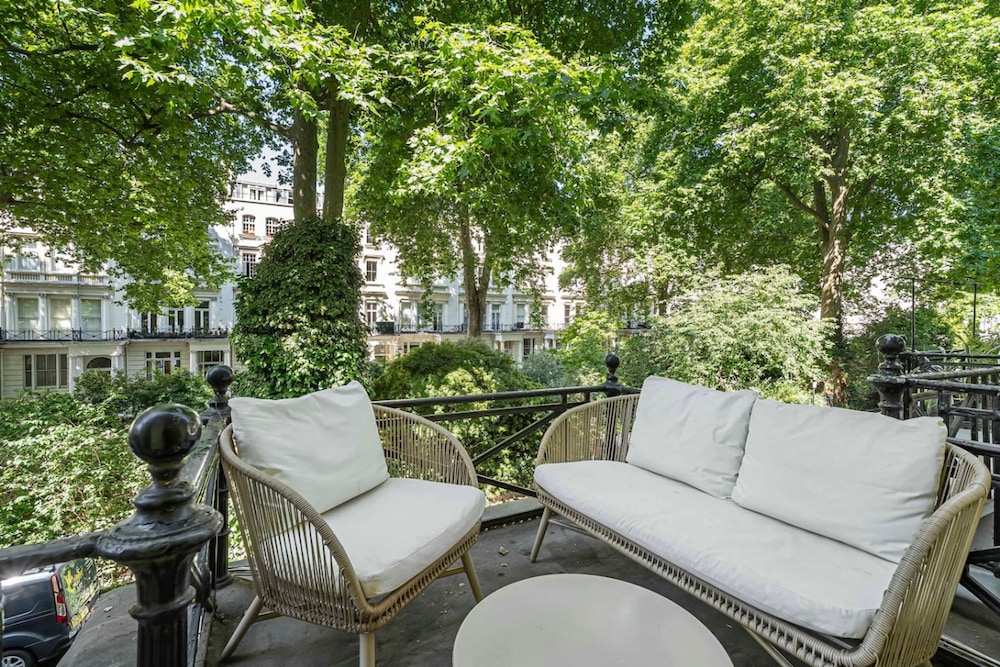 2-bed Knightsbridge Home