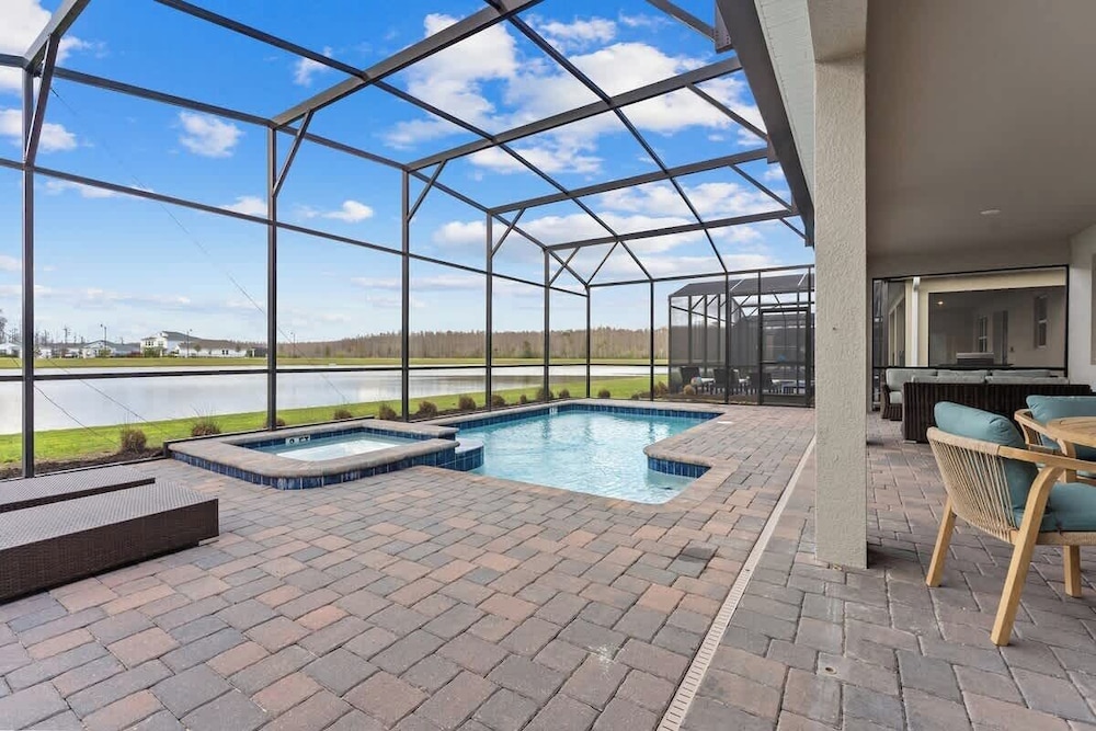 Themed 7bedroom and Pool 18 Guests