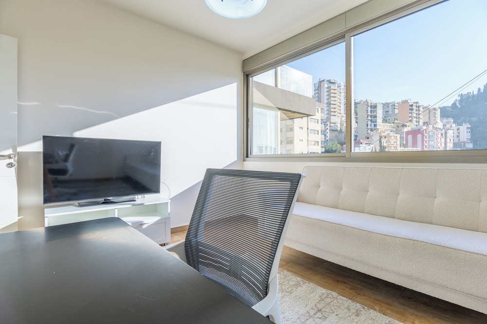 Elevate - Sleek 2-BR Apt by Santa Maria, Jal el Dib