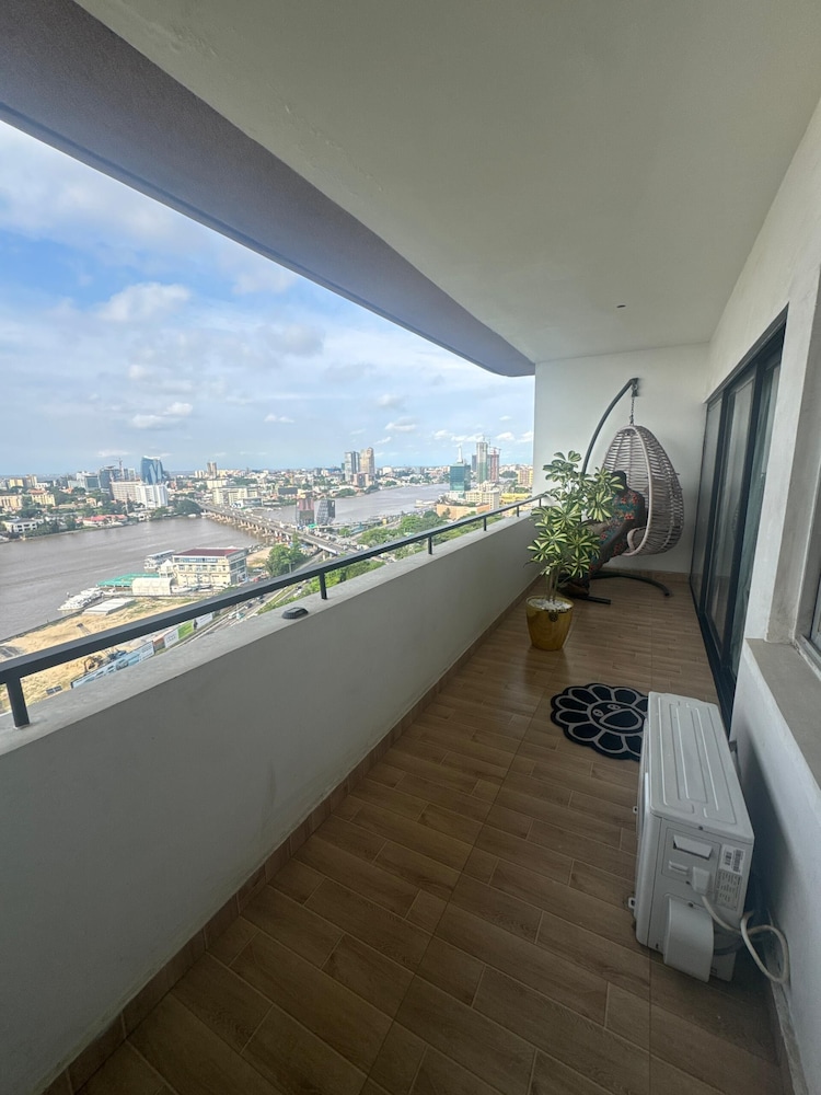 TOP LOFT 3 BED PENTHOUSE APARTMENT