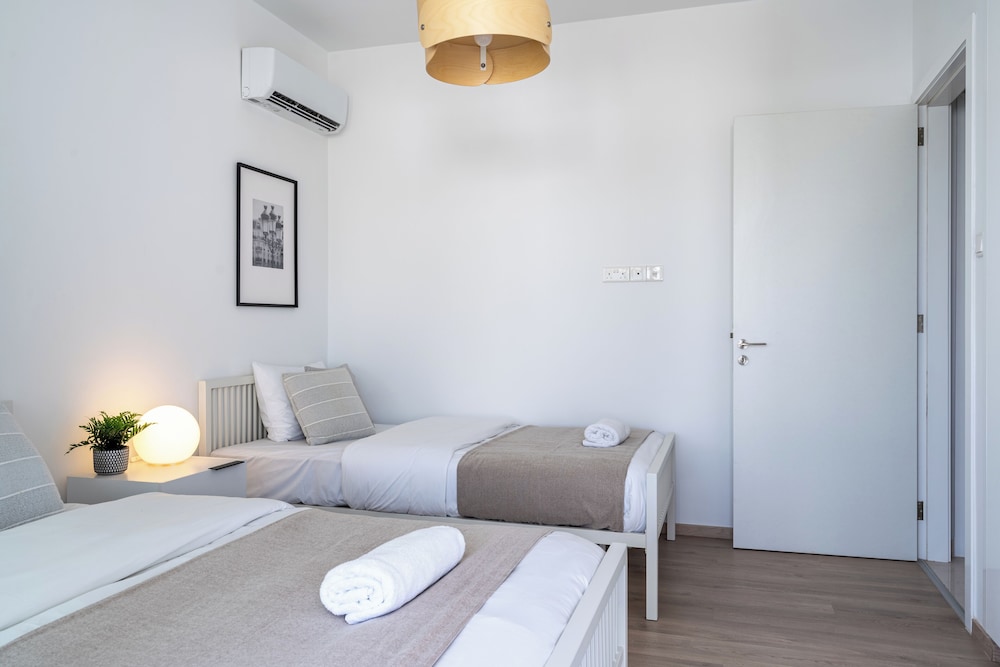 Valleria - 2 BR Apt W Pool in Larnaca