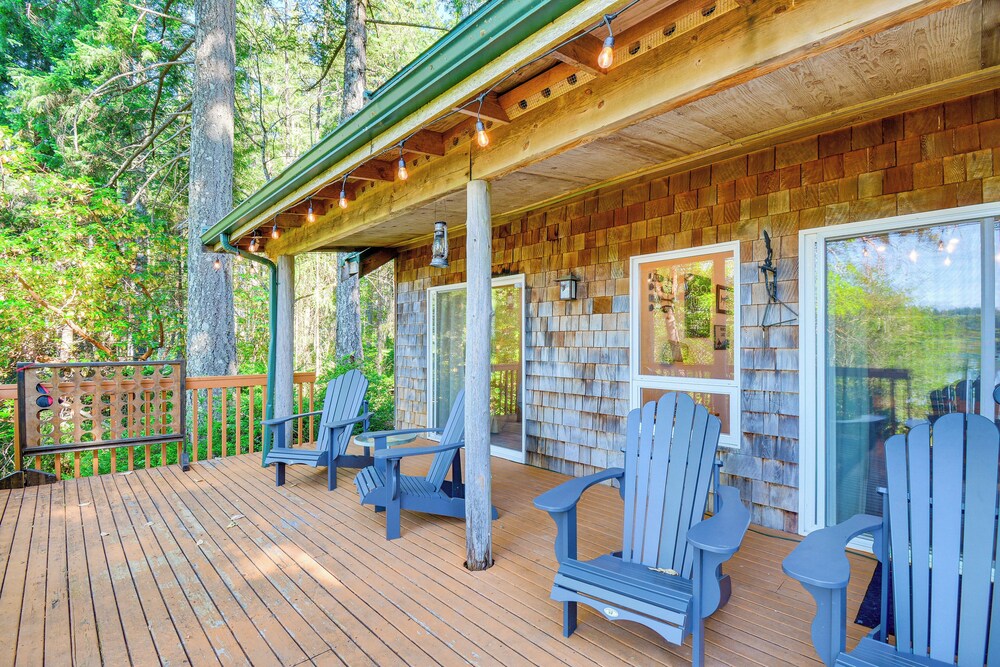 Port Orchard Lakefront Cabin w/ Fire Pit & Grill!