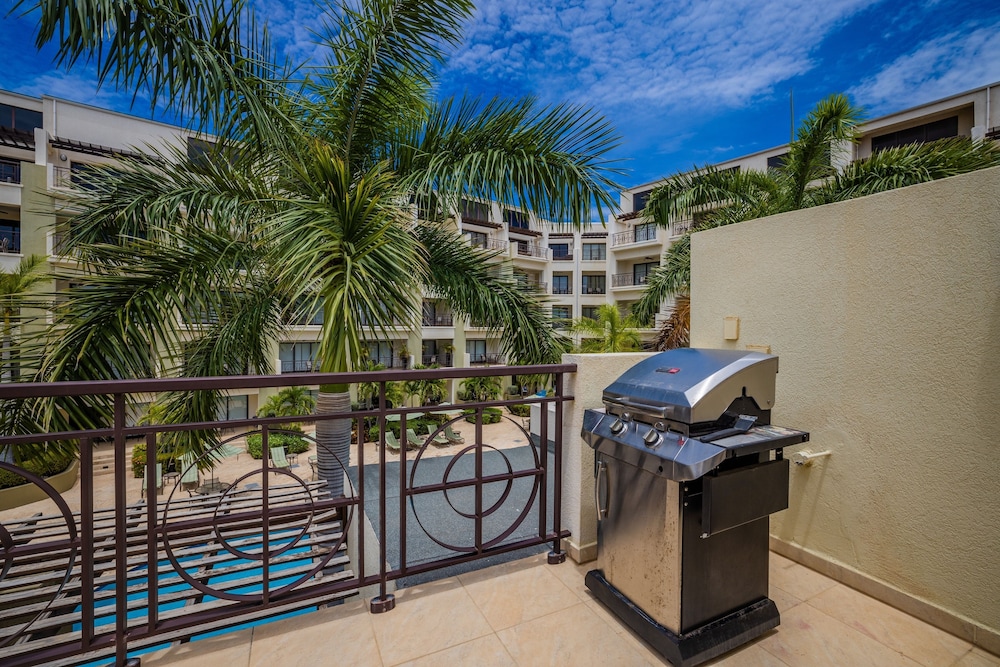 Palm Aruba Condos