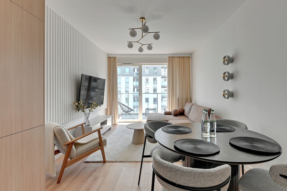 Horizon 63 Superior by Grand Apartments