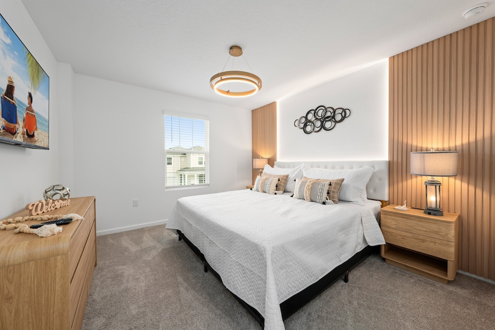 Light Welcoming Fun Resort Home Sleeps 20