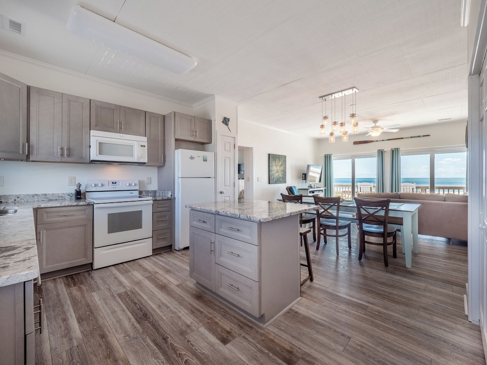 Green Dolphin by Topsail Realty