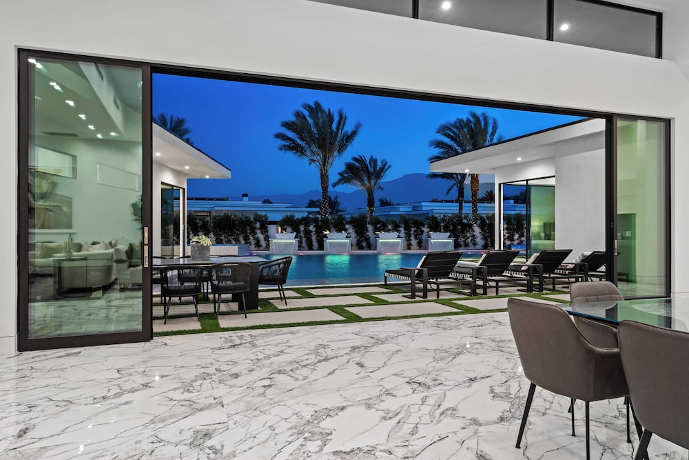 Sleeps 20 Pool & Pickleball Villa Near Golf, Dining & Fun Bravo Villa #2 by Avantstay
