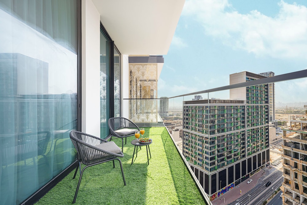 JVC Suites by Hostiva - City View