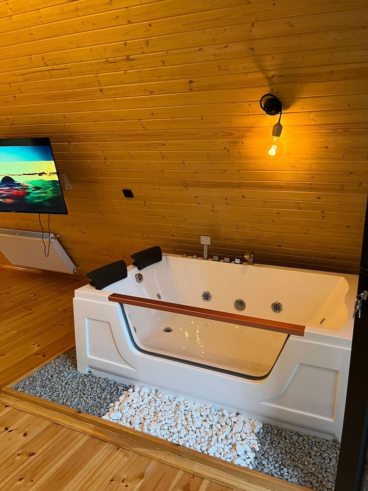 Mestia POV Luxury Cabins