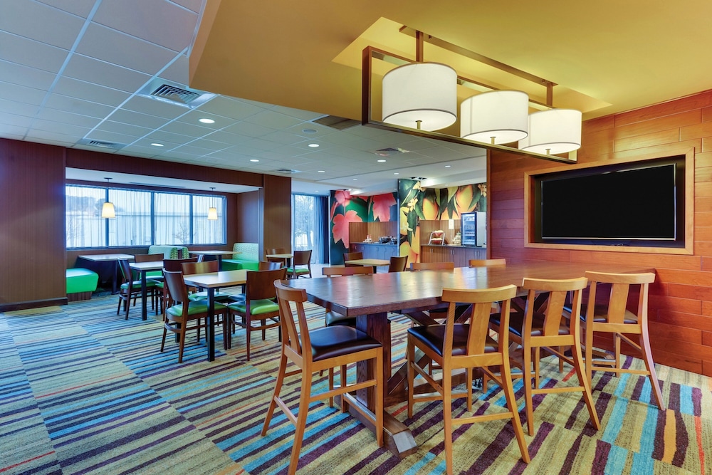 Dunn Vacations - Fairfield Inn Suites Dunn I-95 - Property Image 10