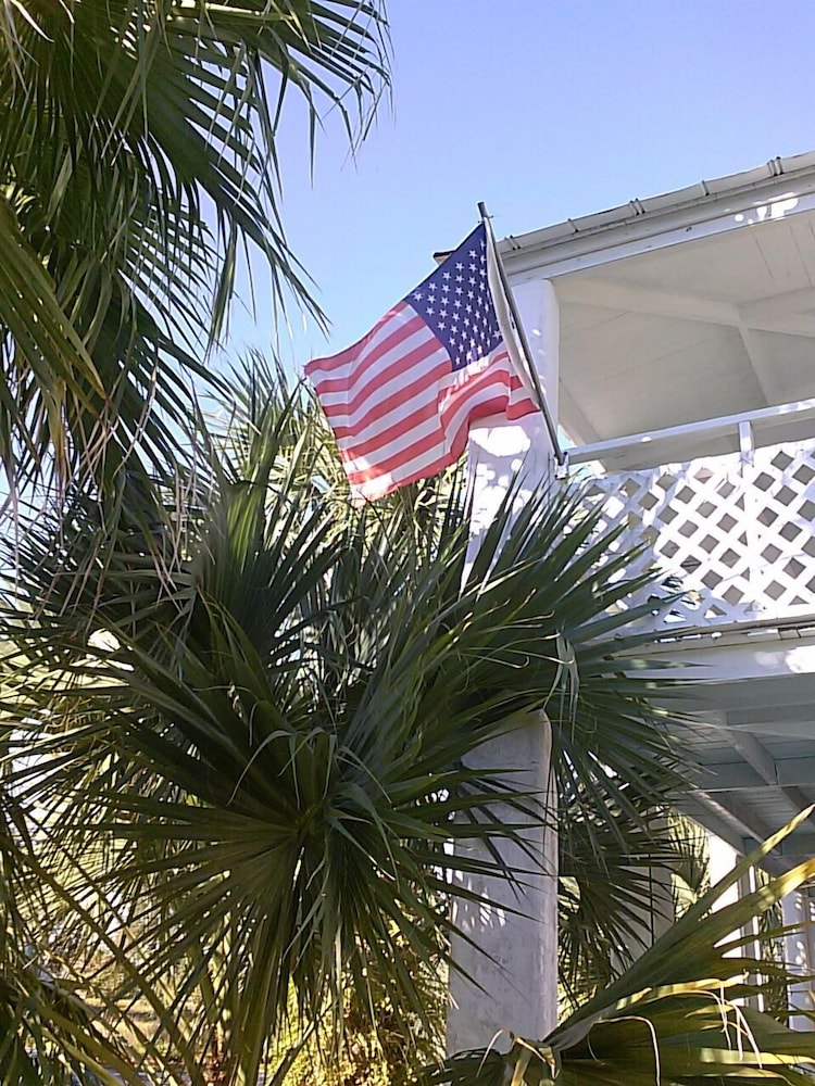 The Old Carrabelle Hotel