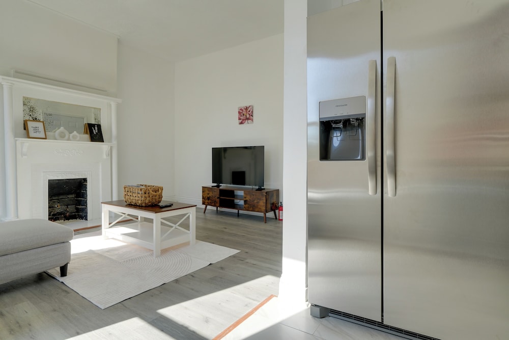 1 Mi to Uofl: Pet-friendly Louisville Apartment!