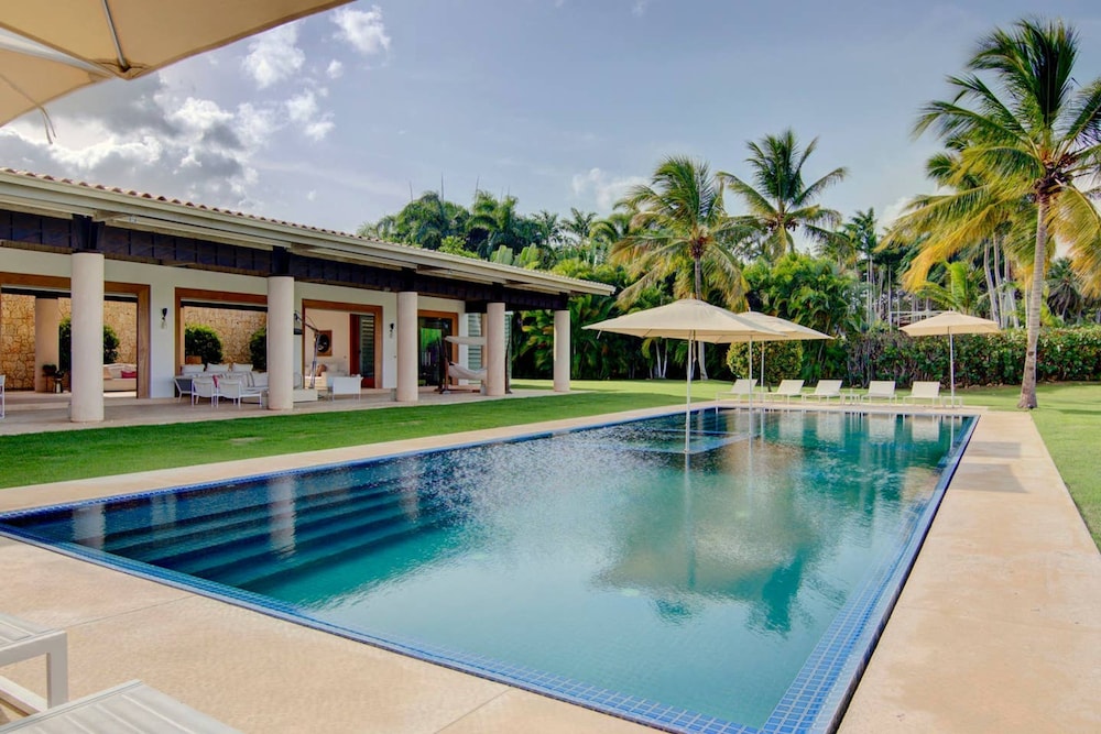 Architect s Estate w Pool Private Chef Butler