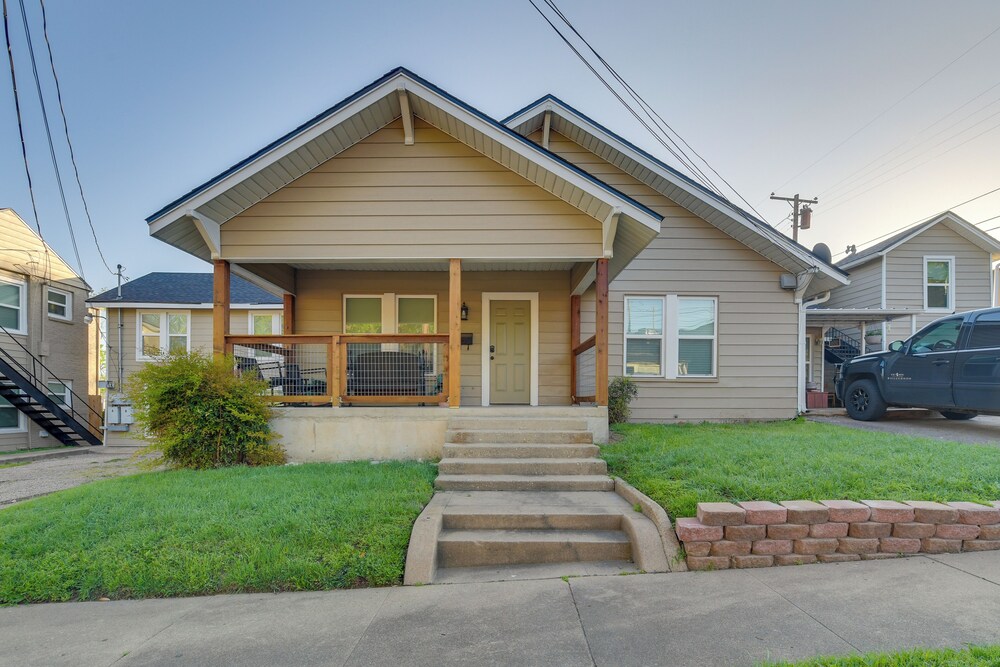 Hotel Waco Vacation Rental Near Magnolia Market - Image 1