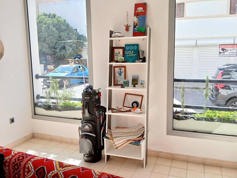 Al Bouhaira Abyad Art & Golf