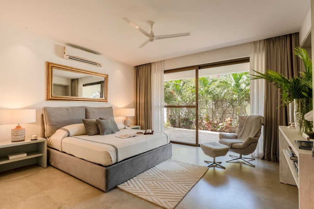 Lux 4bhk w Elevated Pool 3km to Beach Lazy Duck