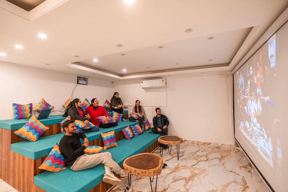goSTOPS PLUS Gurugram, Baani Square
