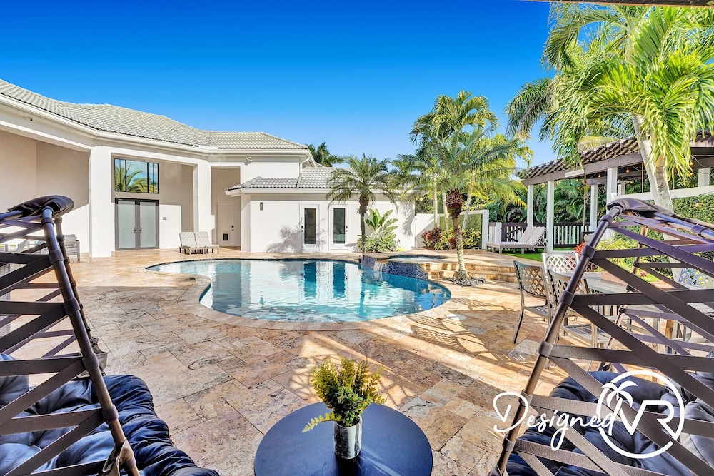 Sophia's Luxury Compound Resort w/ Heated Pool!