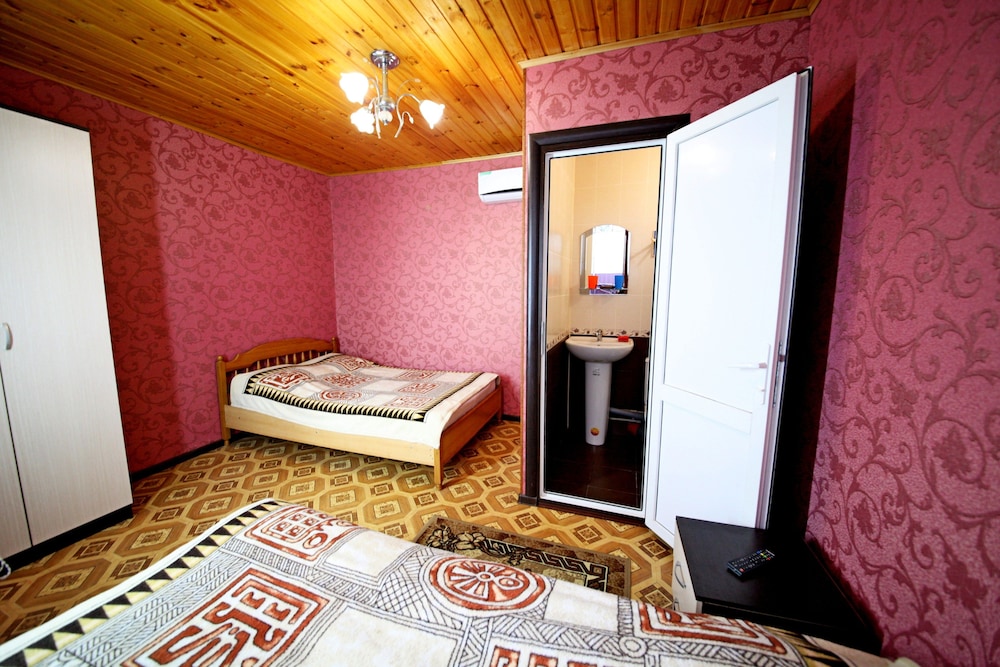 Guest House on Chernomorskaya Ulitsa